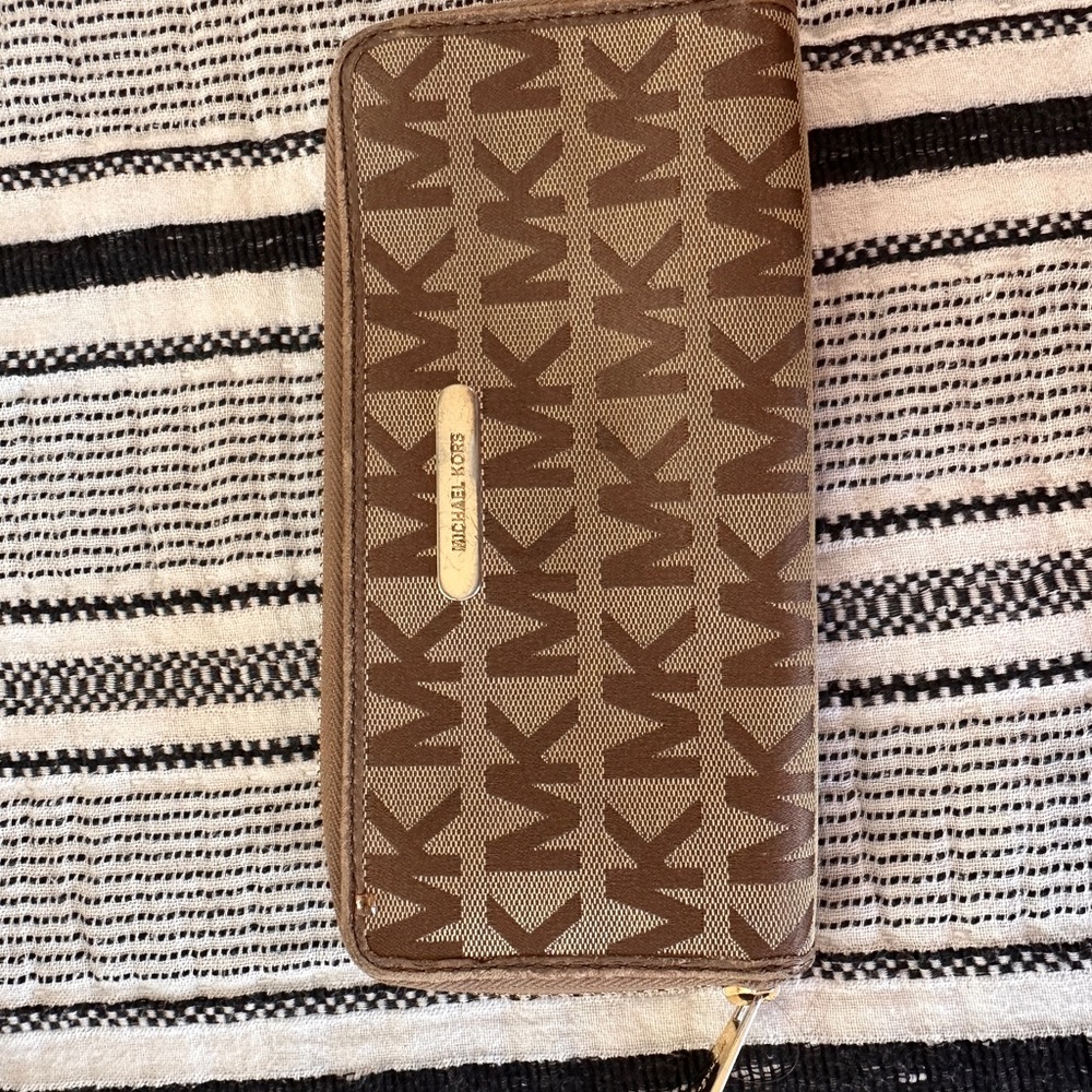 Michael Kors logo wallet